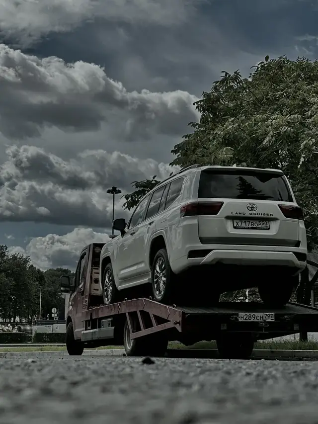 Land Cruiser на платформе эвакуатора